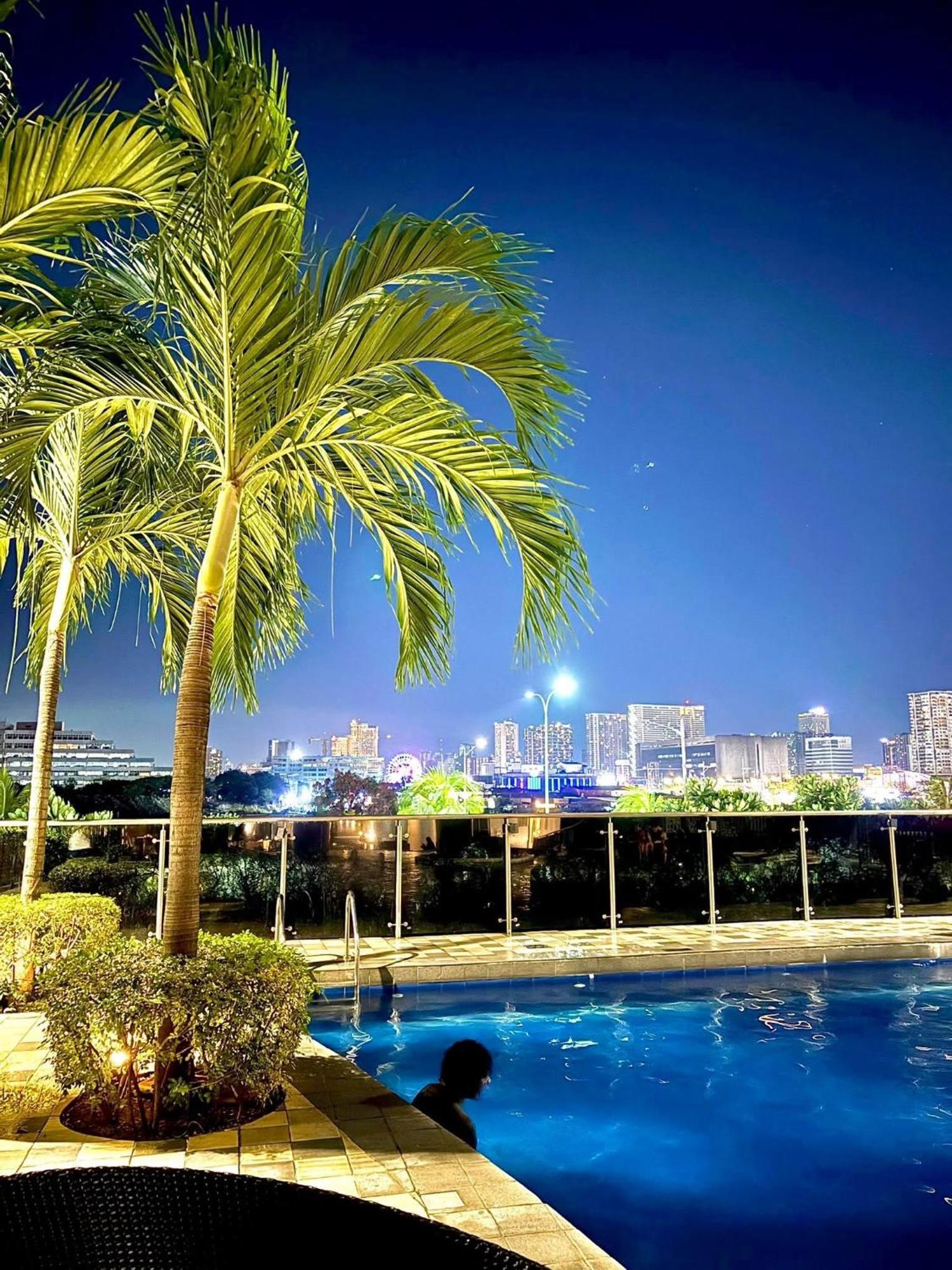 Mall Of Casa De Lune At Shore 2 Manila
