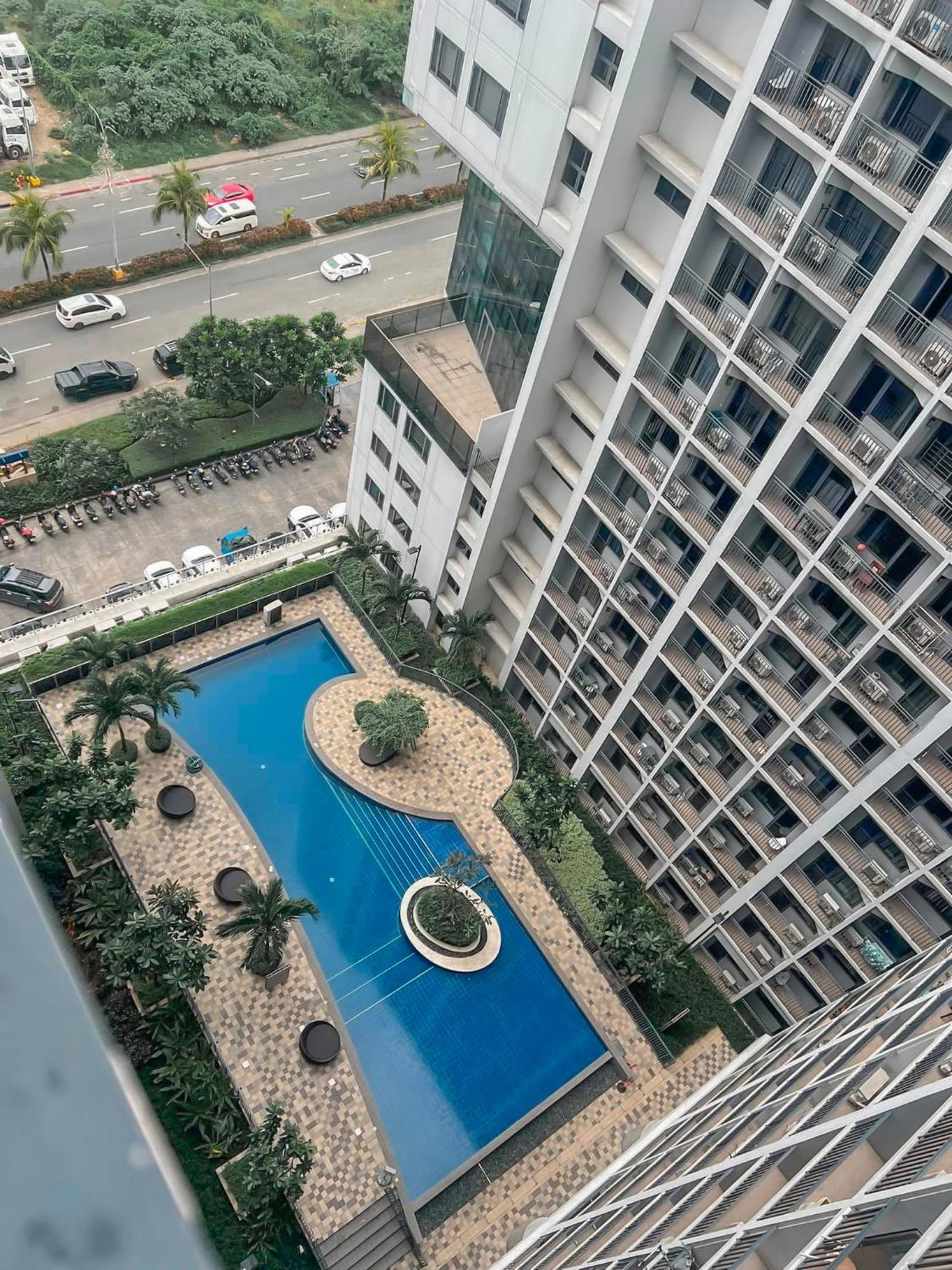 Mall Of Casa De Lune At Shore 2 Manila